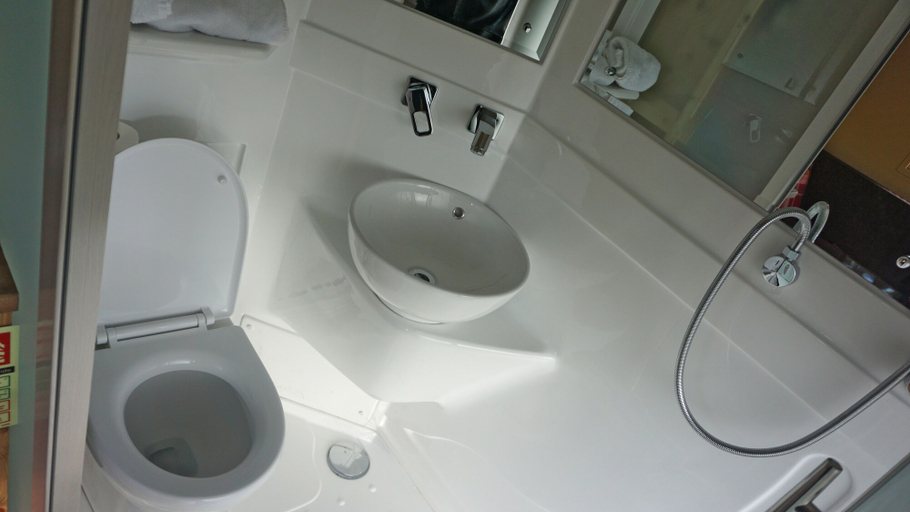 Bathroom 4, Adventurer's Village Milton Keynes, Milton Keynes