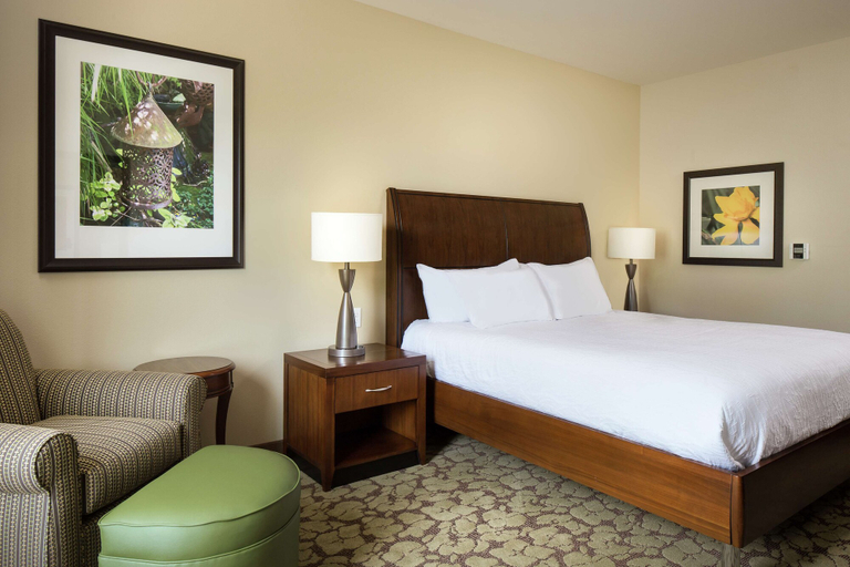 Bedroom 3, Hilton Garden Inn Bettendorf/ Quad Cities, Scott