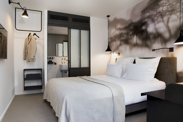 Bedroom 2, Hotel Les Deux Girafes, Paris
