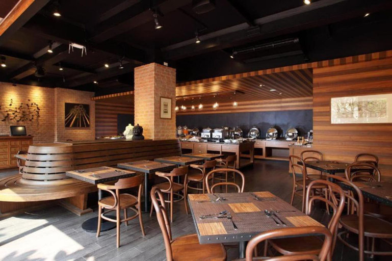 Food & Drinks 4, Rambuttri Village Inn & Plaza, Phra Nakhon