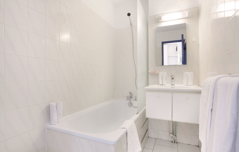 Bathroom, Résidence Les Hauts de Balaruc, Hérault