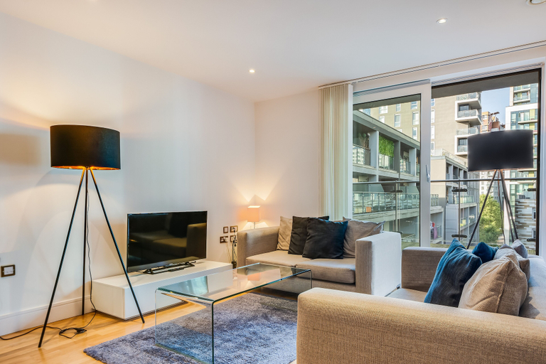 Others 5, Two Bedroom Apartment in Canary Wharf, London