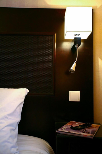 Bedroom 4, Hotel Convention Montparnasse, Paris