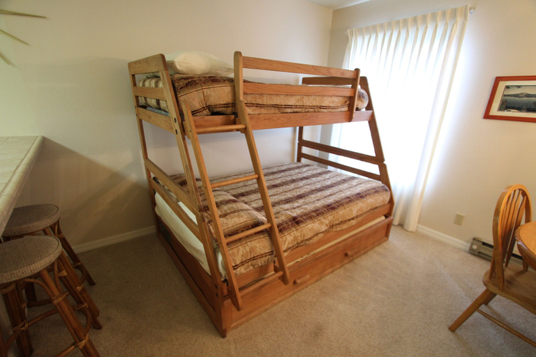 Bedroom 2, The Summit Condominiums, Mono