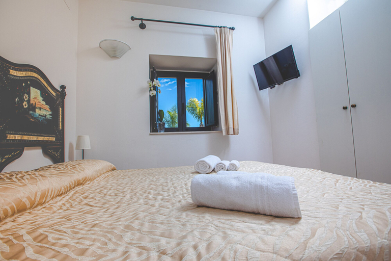 Bedroom 4, Nuovo Castello Crisilio, Syracuse