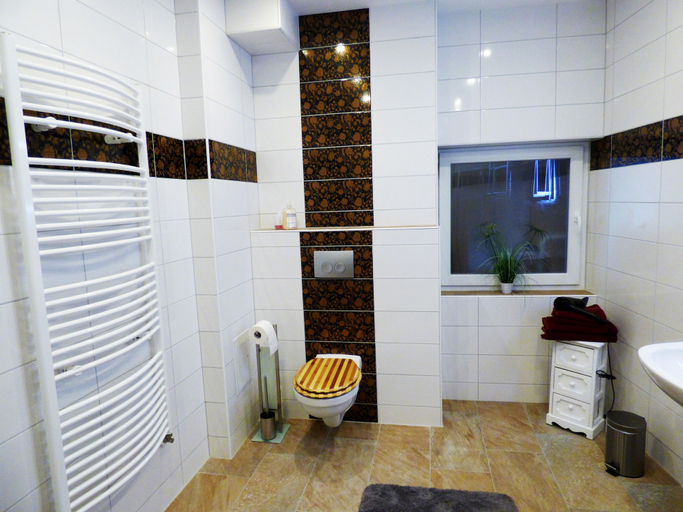 Bathroom 4, Relaxen im alten Winzerhaus Fewo EG, Ahrweiler