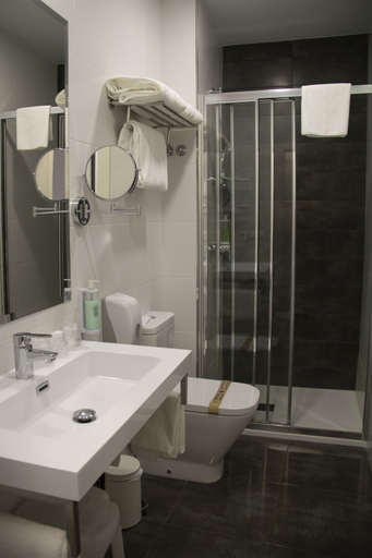 Bathroom 5, Alda Alborán Rooms, A Coruña