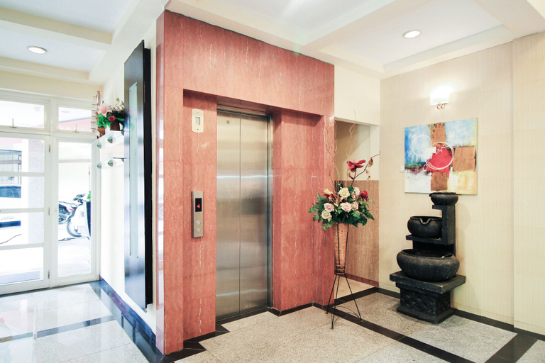 Others 4, Capital O 175 K-60 Residence, Surabaya