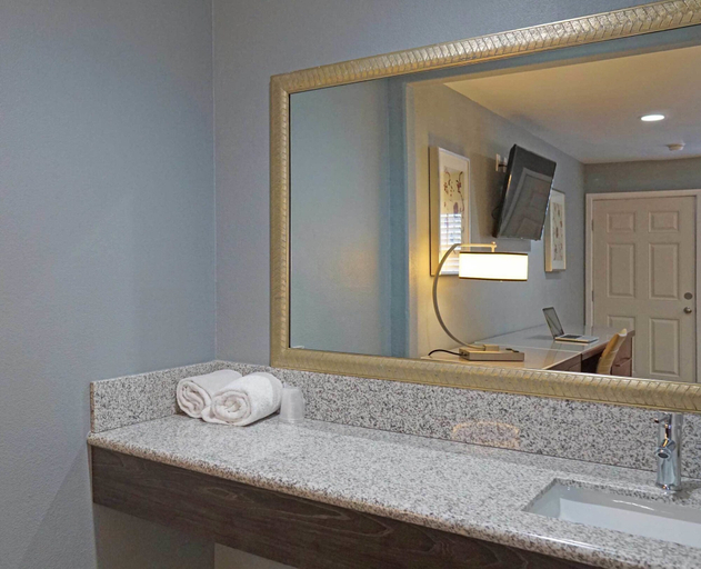 Bathroom 3, Del Mar Motel, Los Angeles