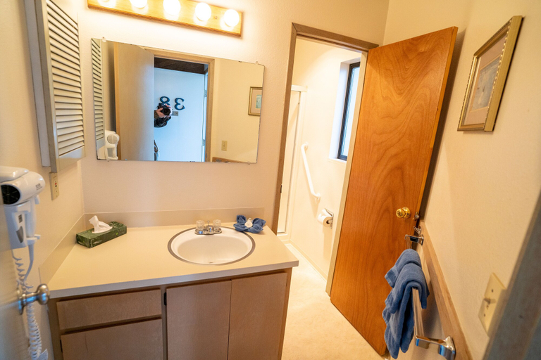 Bathroom 4, Surfcrest Resort, Grays Harbor