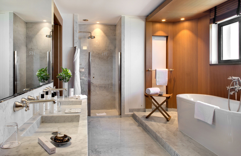 Bathroom 4, Hôtel Royal, Haute-Savoie