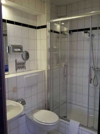 Bathroom 5, City Hotel Aschersleben, Salzlandkreis