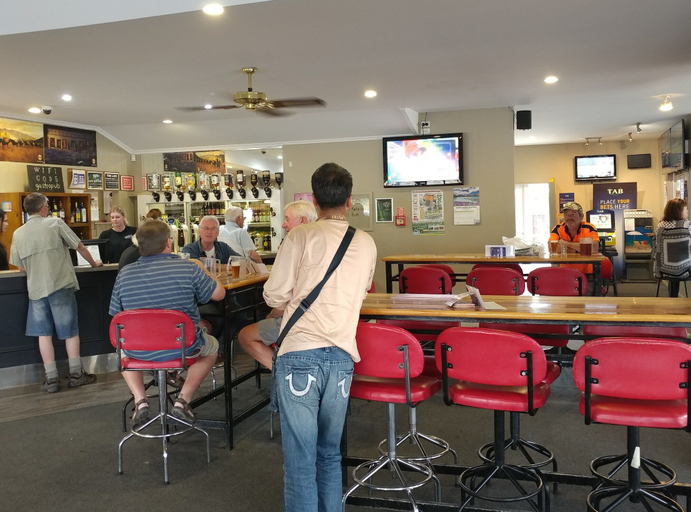 Food & Drinks 3, Pineacres Motel and Park, Waimakariri