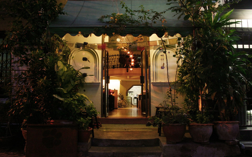 Exterior & Views, Born Free Hostel, Phra Nakhon