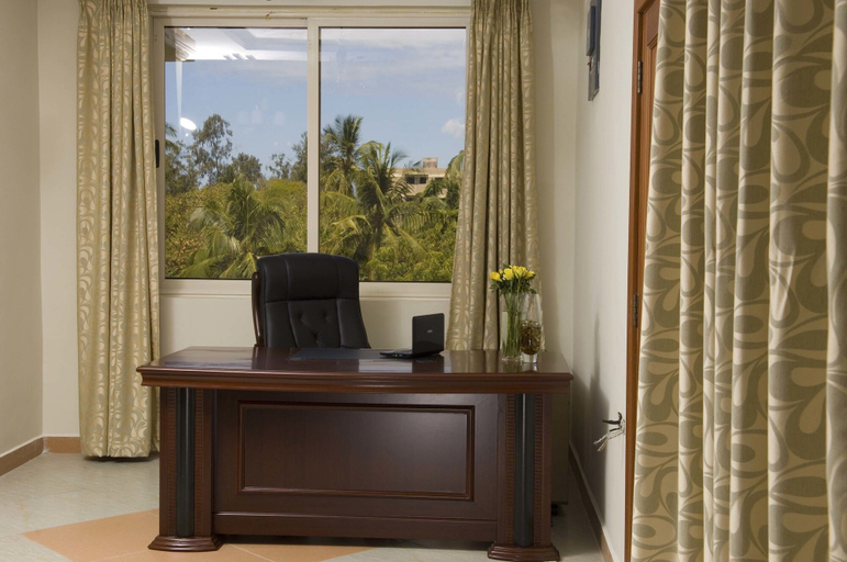 Others 3, Penthouse Near the Beach with WiFi, Kinondoni