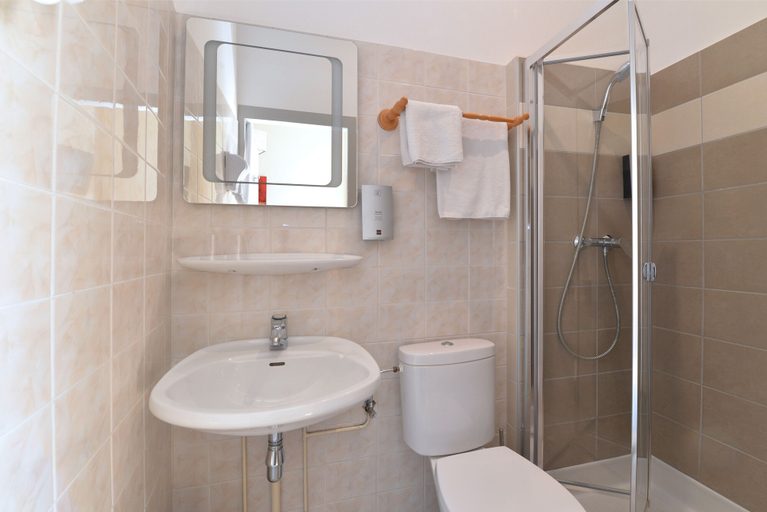 Bathroom 4, Hotel Dontenville, Bas-Rhin