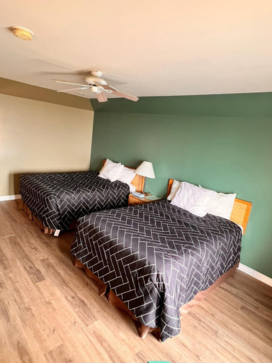 Bedroom 2, Caswell Resort Hotel, Parry Sound