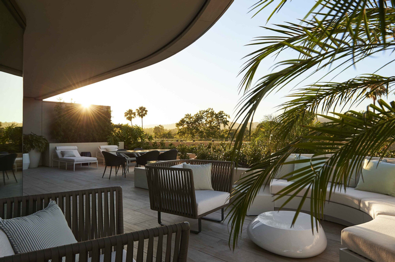 Exterior & Views 28