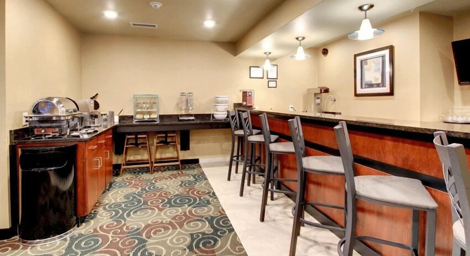 Food & Drinks 5, Cobblestone Inn & Suites - Altamont, Effingham