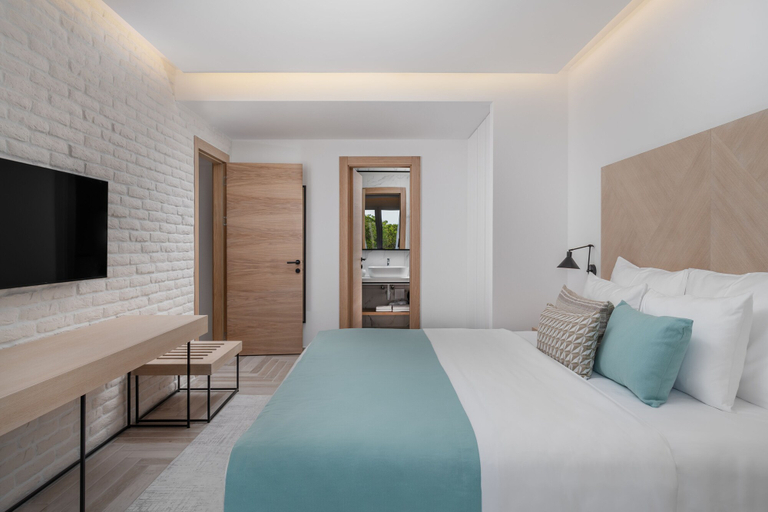 Bedroom 3, Lazure Hotel and Marina