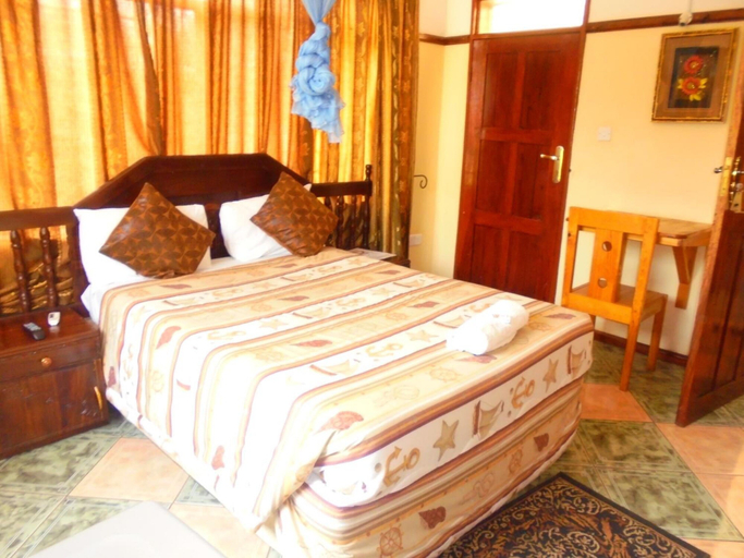 Bedroom 2, White Rose Lodge, Livingstone