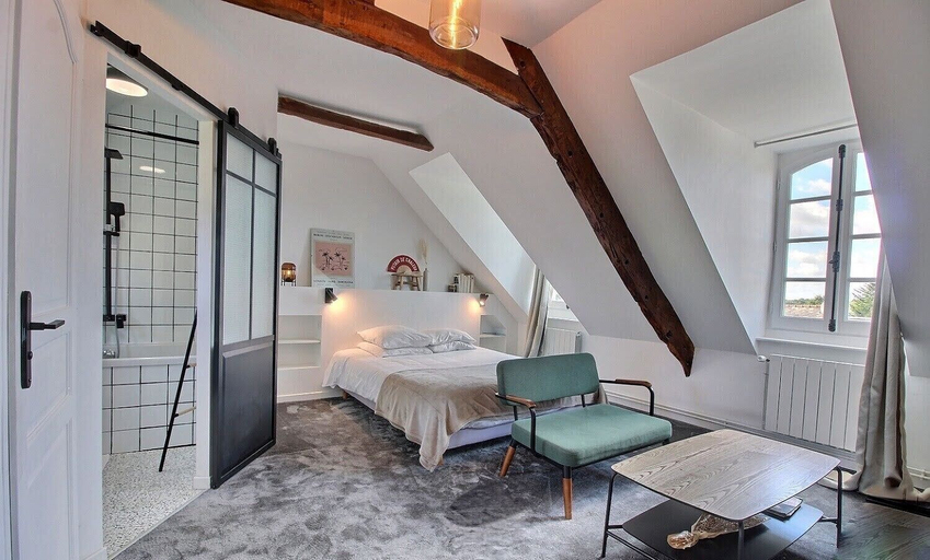 Bedroom 4, Artefact, Côtes-d'Armor