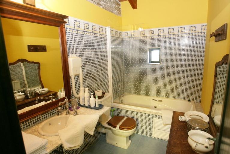 Bathroom 4, O Albergue - Hostel, Lugo