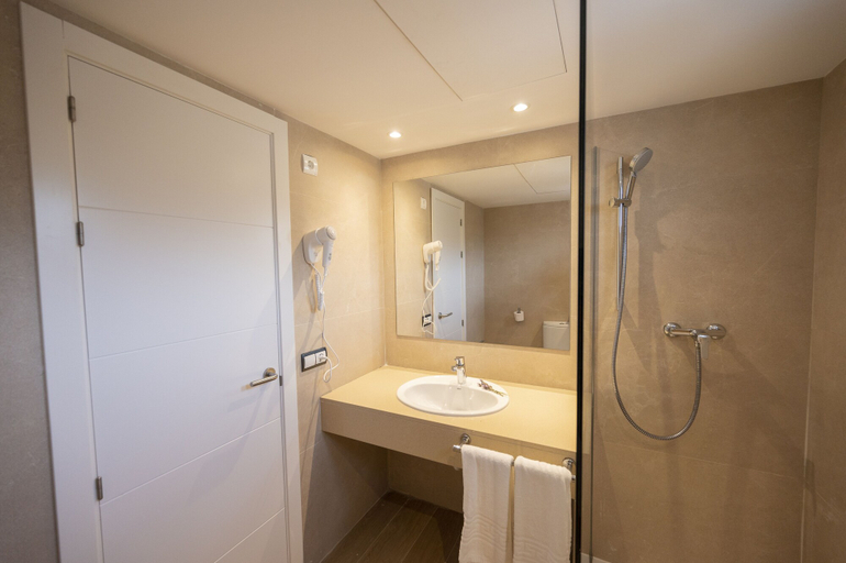 Bathroom 4, Apartamentos Blanco Sol, Baleares