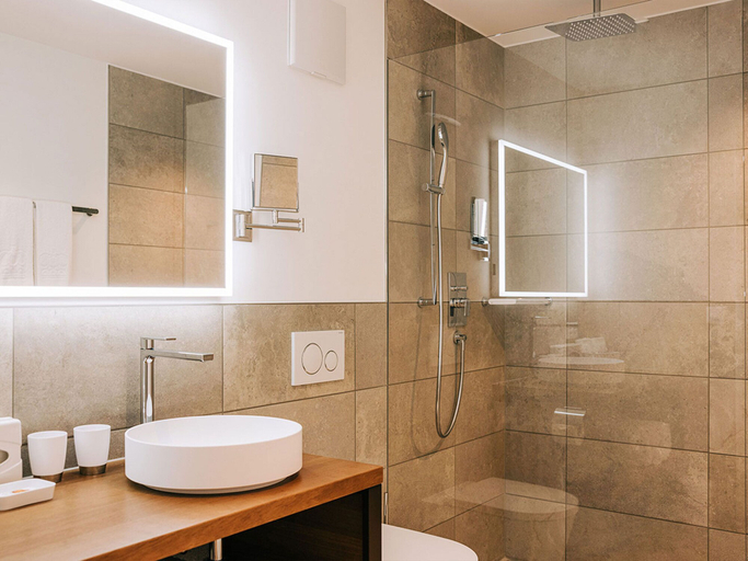Bathroom 3, Hotel Krone, Thun