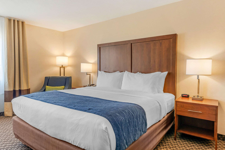 Bedroom 3, Comfort Inn & Suites near Route 66, Logan