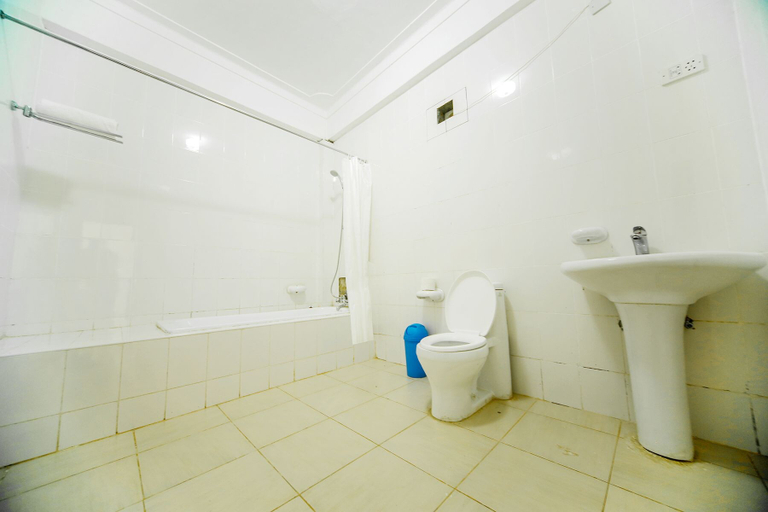 Bathroom 3, Katomi Kingdom Resort, Busiiro