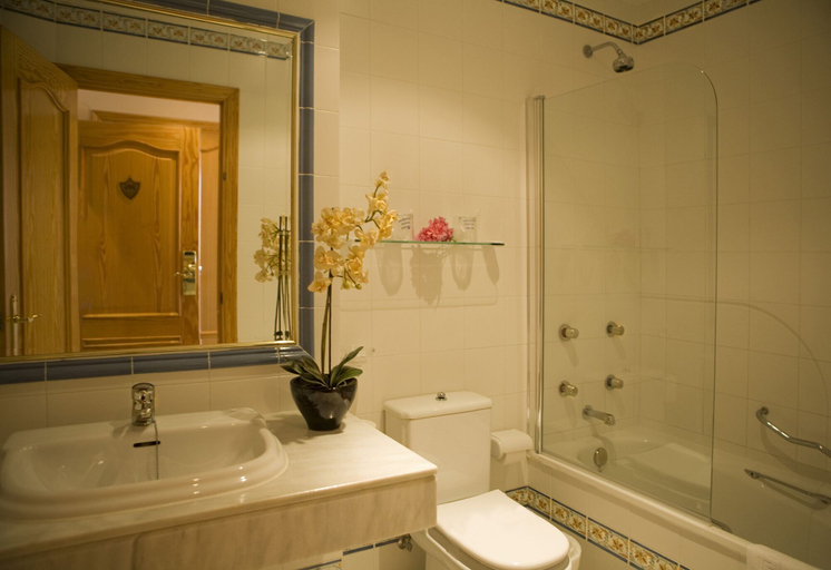 Bathroom 5, La Cueva Park, Cádiz