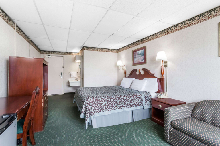 Bedroom 3, Days Inn by Wyndham Tannersville, Monroe