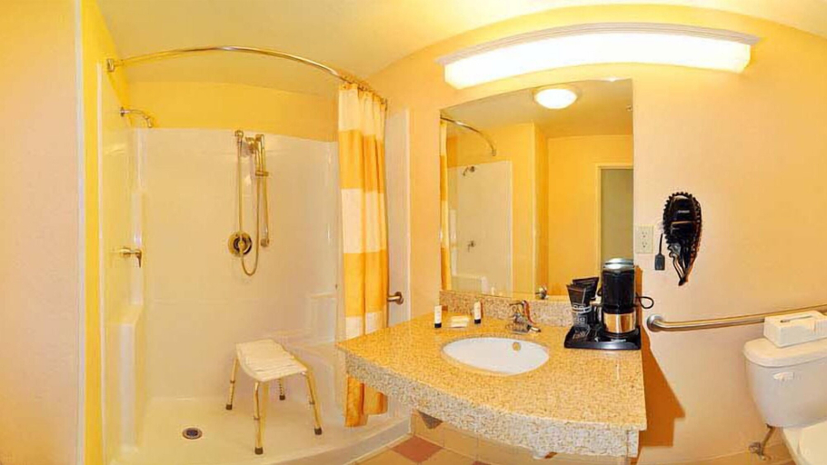 Bathroom 5, Fairfield Inn & Suites Marianna, Jackson