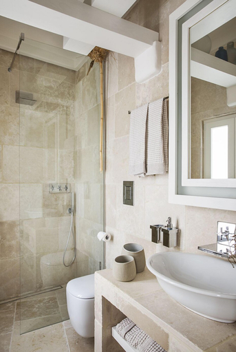 Bathroom 3, Calumare, Bari