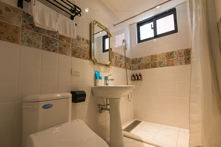 Bathroom 4, We Love Inn, Hualien