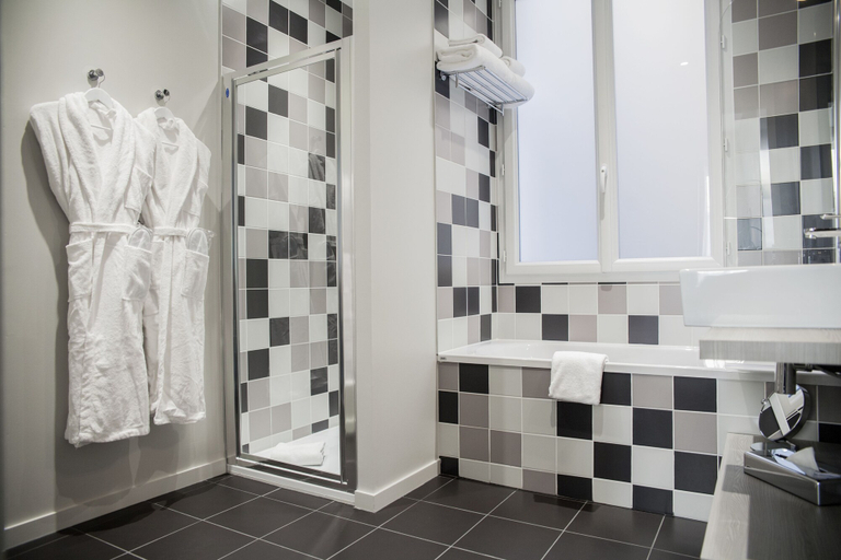 Bathroom 4, Hôtel de Tourny, Gironde