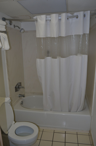 Bathroom 5, Days Inn by Wyndham Panama City Beach/Beachfront Resort, Bay