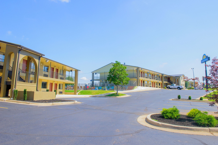 Exterior & Views 2, Clarion Pointe Athens I-65, Limestone