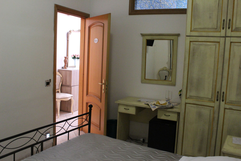 Bedroom 5, La Vela, Salerno