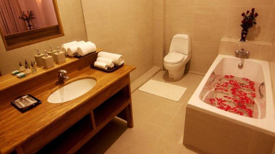 Bathroom 4, Dream Mountain Resort, Taunggye