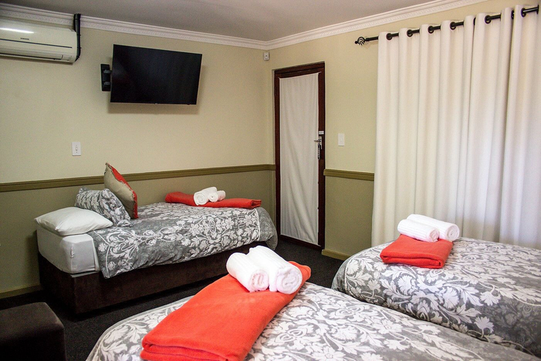 Bedroom 2, Victoria Heights B and B, Eden