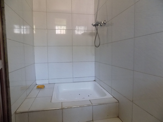 Bathroom 3, Etana Motel, Kampala