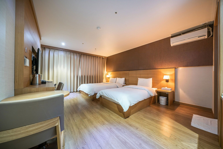Bedroom 4, Wolmido Stella Maris Hotel, Jung