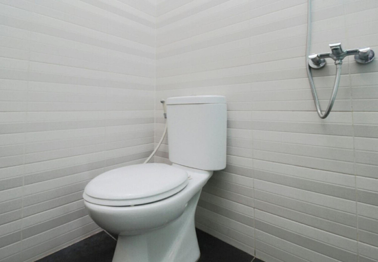 Bathroom 4, Hazotel Semarang, Semarang