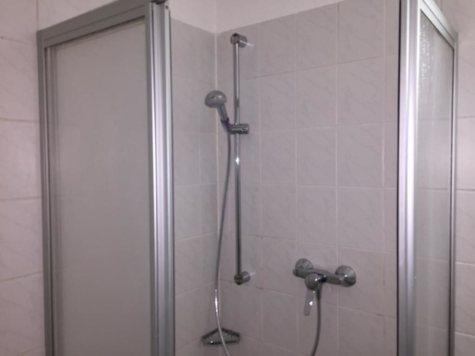 Bathroom 2, Elbsandstein Apartment Altstadt, Erfurt