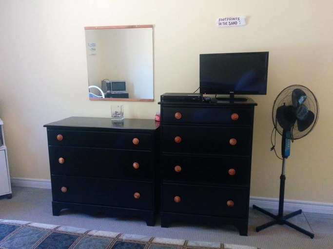 Others 4, The Pinewood - Adult Getaway by the Lake, Lambton