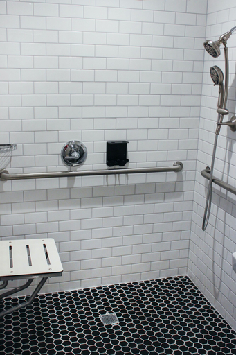Bathroom 4, Signature Inn Oakland, Alameda