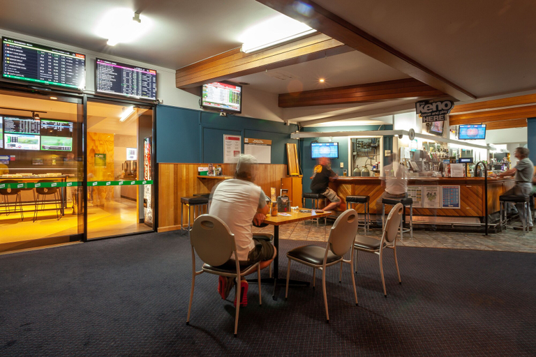 Food & Drinks 5, Kingston Hotel, Kingborough