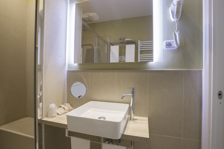 Bathroom 5, Colosseo Prestige Rooms, Rome